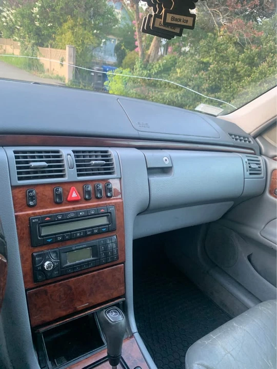 2000 Mercedes-Benz W210 E-Class - Image 10 of 14
