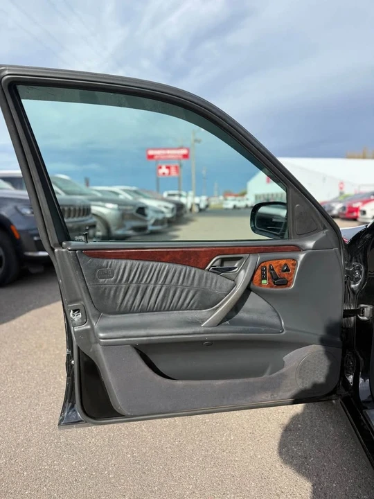 2000 Mercedes-Benz W210 E-Class - Image 15 of 18