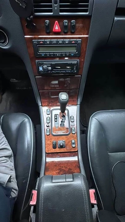 2000 Mercedes-Benz W210 E-Class - Image 7 of 11