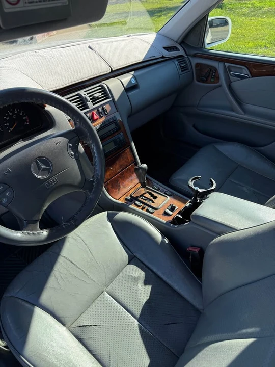2000 Mercedes-Benz W210 E-Class - Image 4 of 11