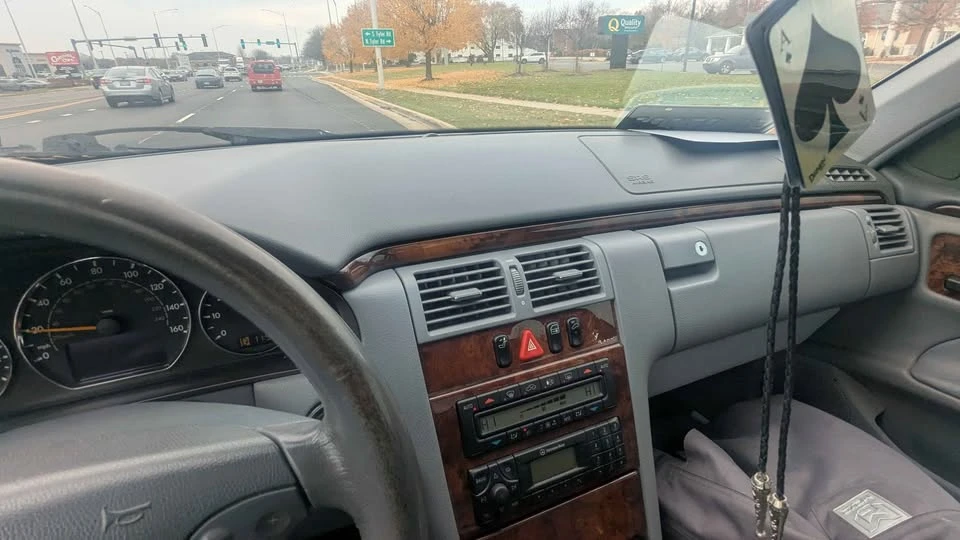 2000 Mercedes-Benz W210 E-Class - Image 2 of 19