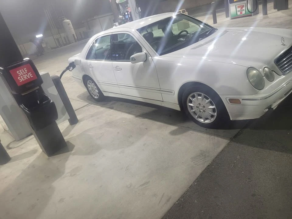 2000 Mercedes-Benz W210 E-Class - Image 2 of 11