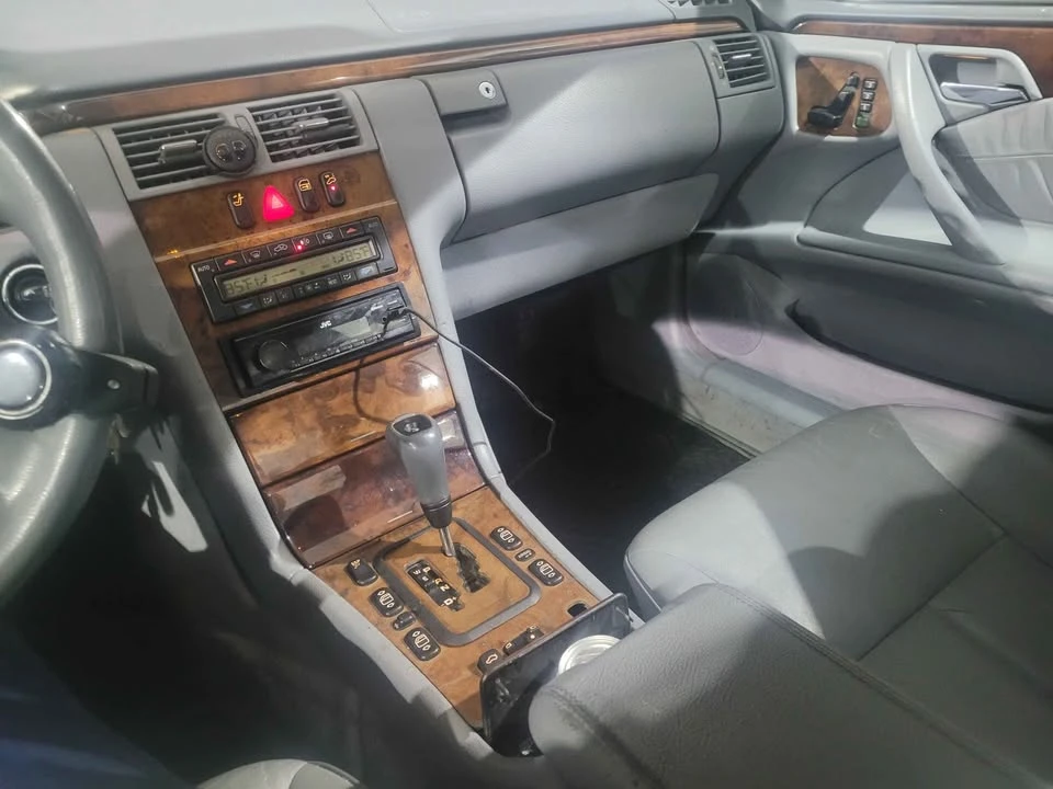 2000 Mercedes-Benz W210 E-Class - Image 9 of 11