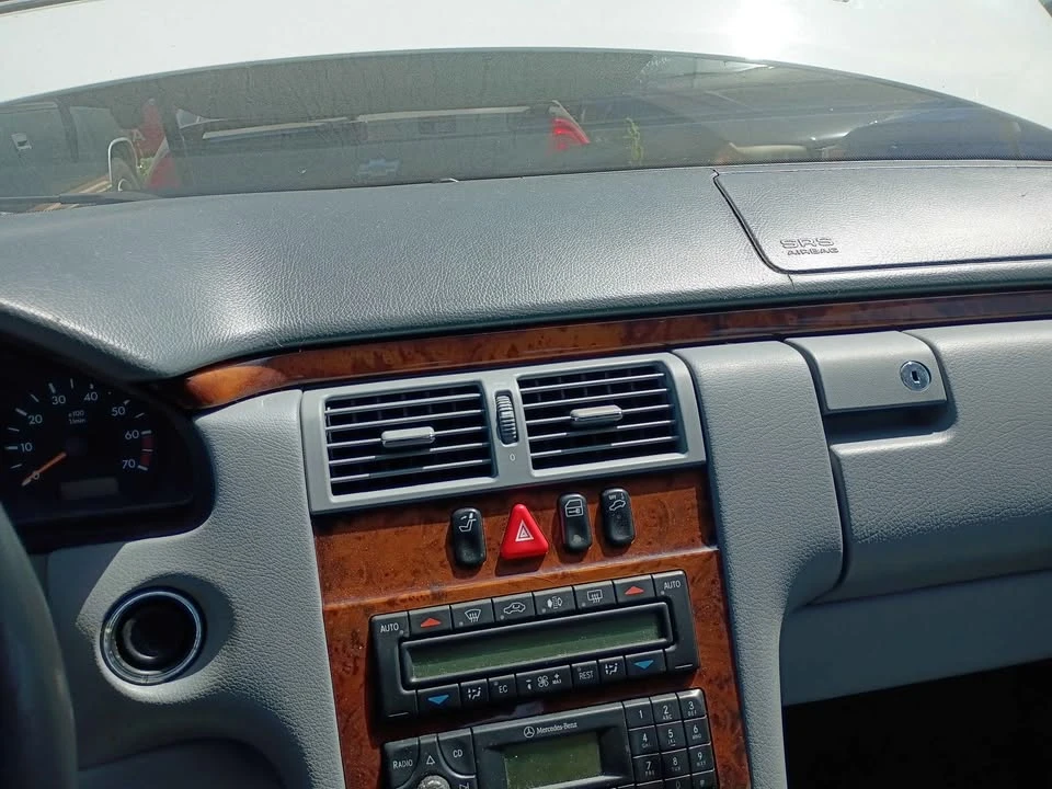 2000 Mercedes-Benz W210 E-Class - Image 7 of 19