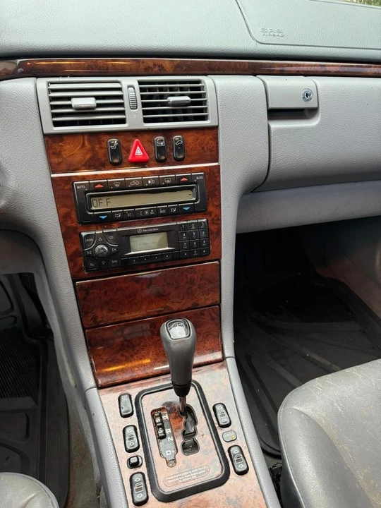 2000 Mercedes-Benz W210 E-Class - Image 12 of 13