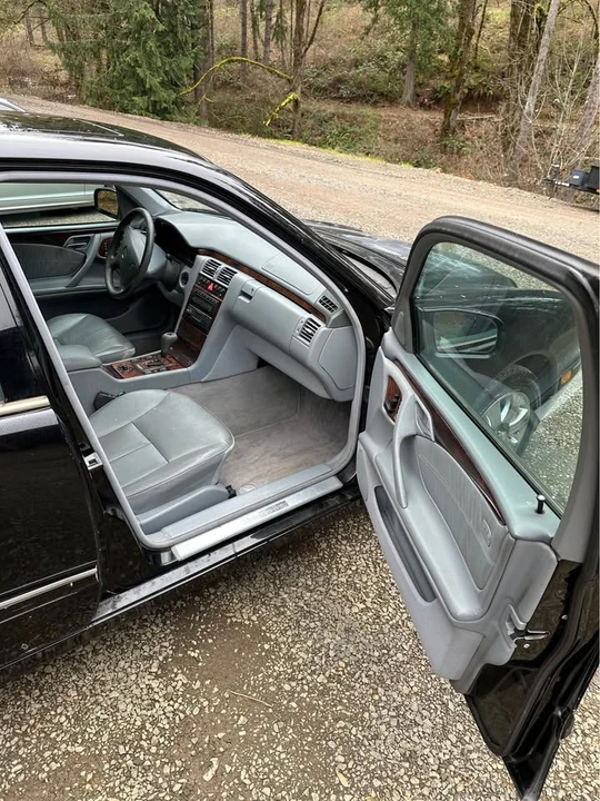 2000 Mercedes-Benz W210 E-Class - Image 9 of 10