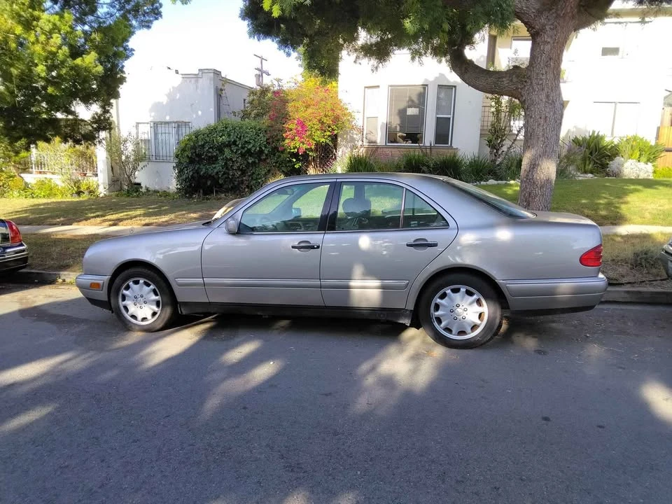 2000 Mercedes-Benz W210 E-Class - Image 2 of 9
