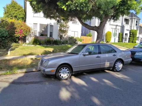 2000 Mercedes-Benz E320