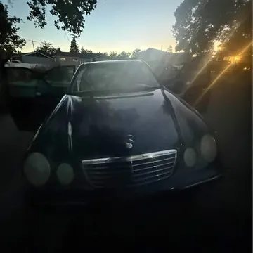 2000 Mercedes-Benz E320