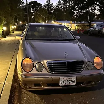 2000 Mercedes-Benz E320 W210