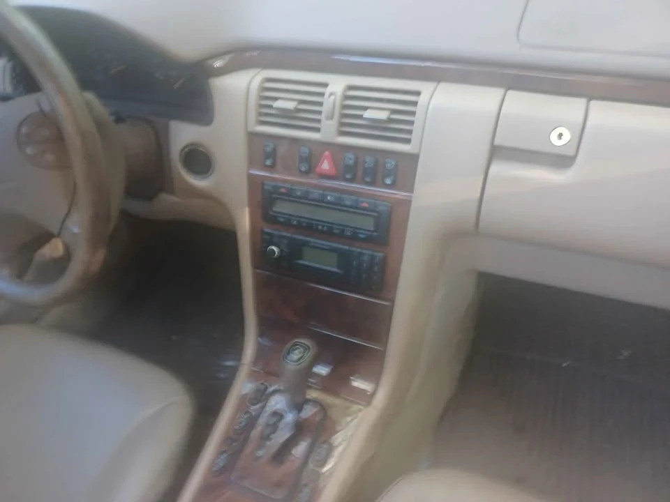2000 Mercedes-Benz W210 E-Class - Image 7 of 13