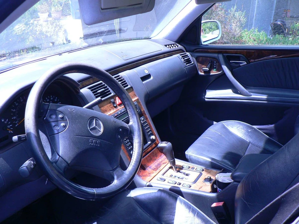 2000 Mercedes-Benz W210 E-Class - Image 2 of 2