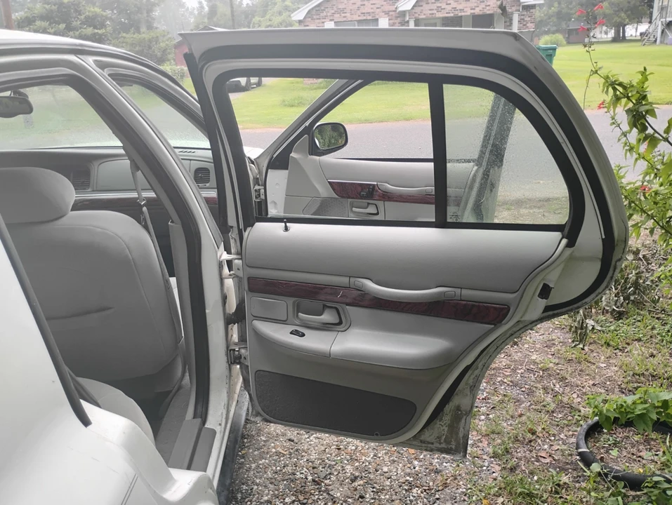 2000 Mercury Grand Marquis - Image 15 of 29