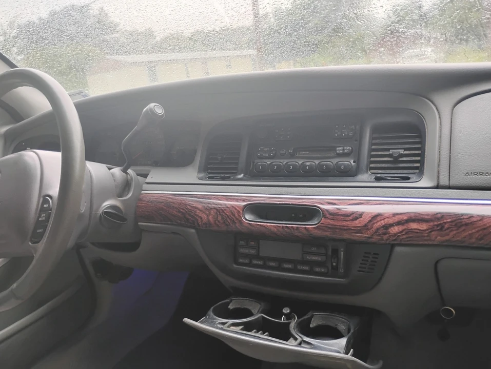 2000 Mercury Grand Marquis - Image 19 of 29