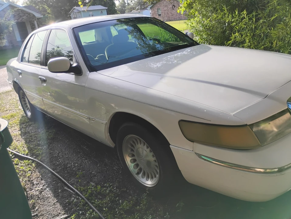 2000 Mercury Grand Marquis - Image 22 of 29