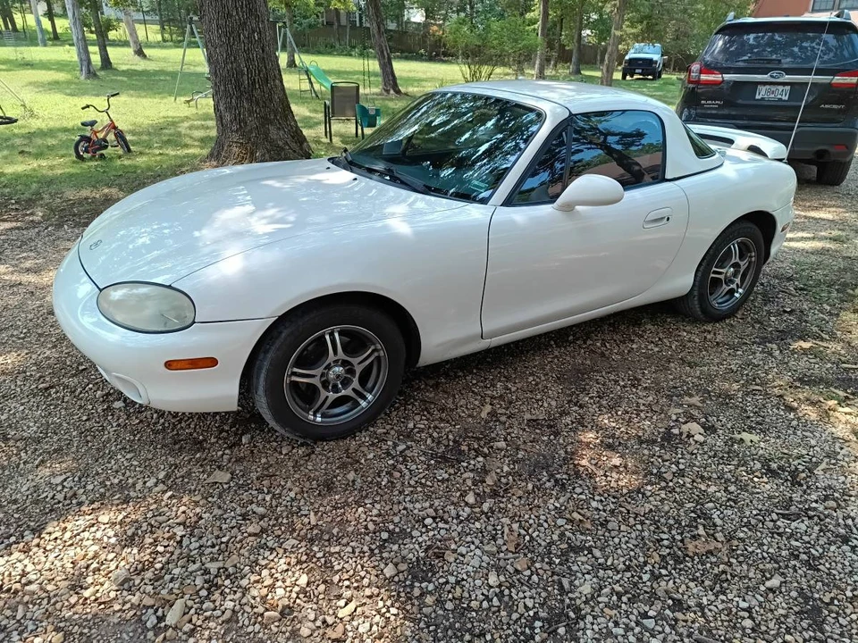 2000 Mazda NB MX-5 Miata - Image 2 of 15