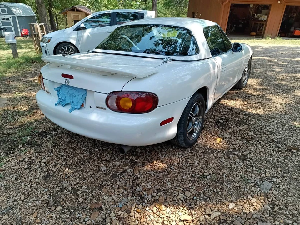 2000 Mazda NB MX-5 Miata - Image 5 of 15