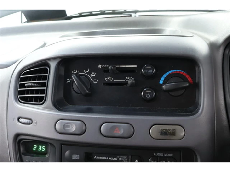 2000 Mitsubishi Delica 4th Gen - Image 13 of 31