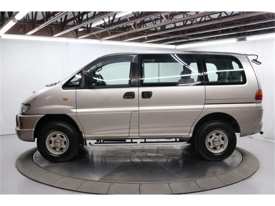 2000 Mitsubishi Delica 4th Gen - Image 4 of 31
