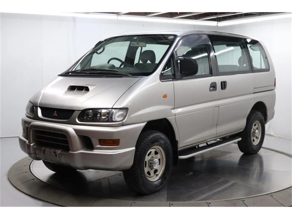 2000 Mitsubishi Delica 4th Gen - Image 2 of 31