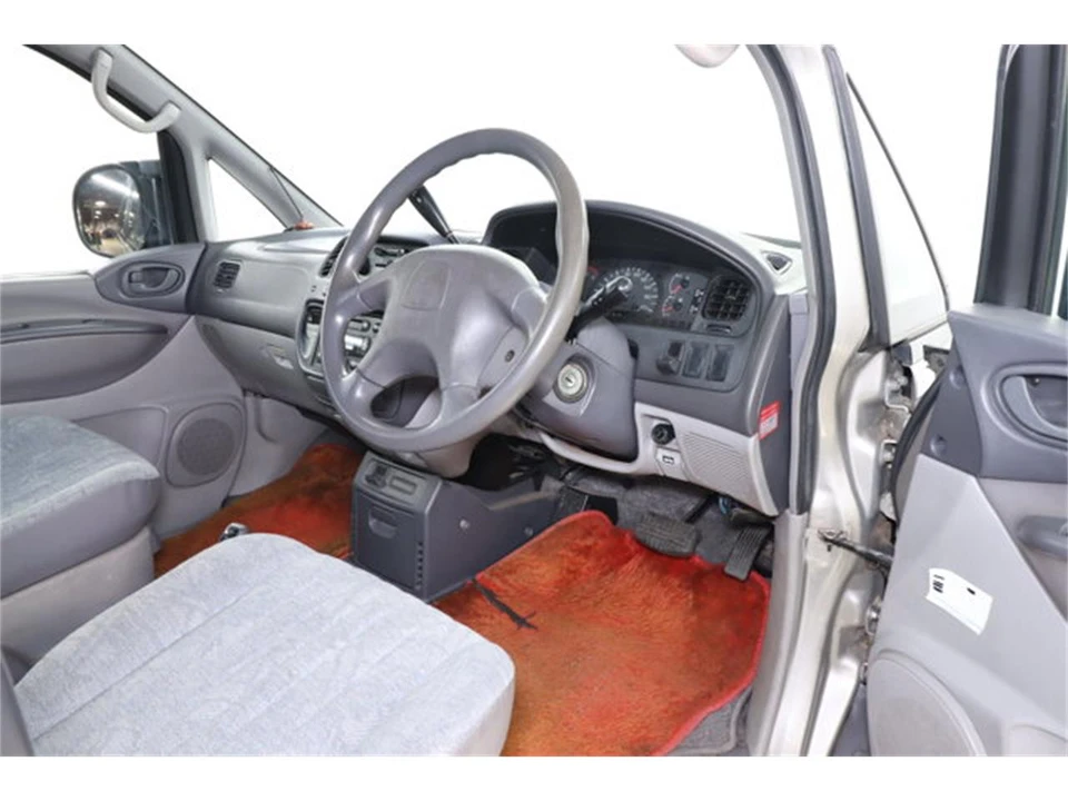 2000 Mitsubishi Delica 4th Gen - Image 9 of 31