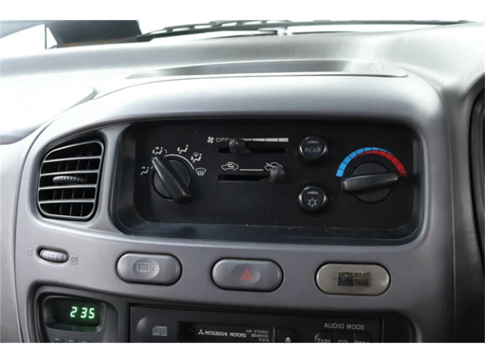 2000 Mitsubishi Delica 4th Gen - Image 13 of 31