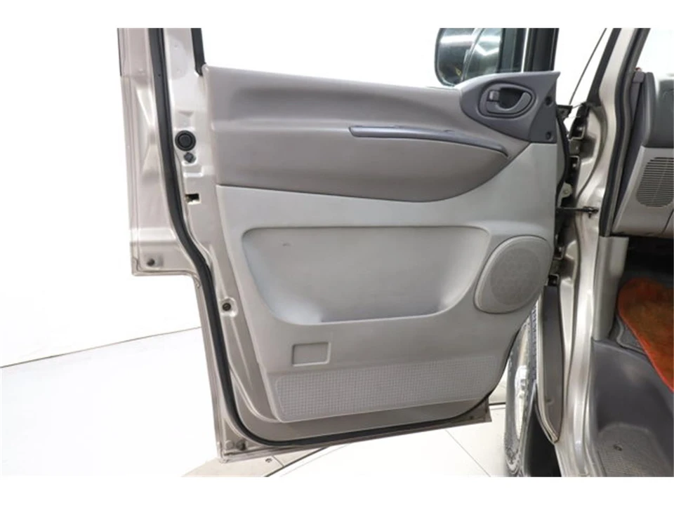 2000 Mitsubishi Delica 4th Gen - Image 24 of 31