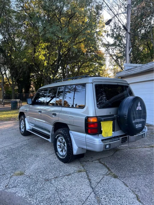 2000 Mitsubishi Pajero/Montero 3rd Gen - Image 2 of 11