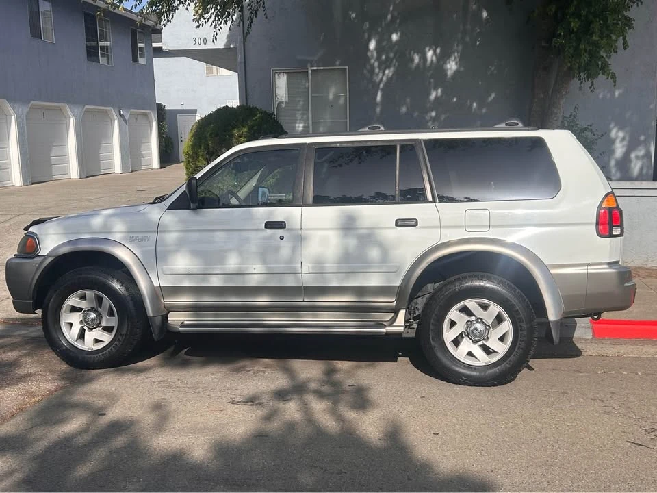 2000 Mitsubishi Pajero/Montero - Image 3 of 6