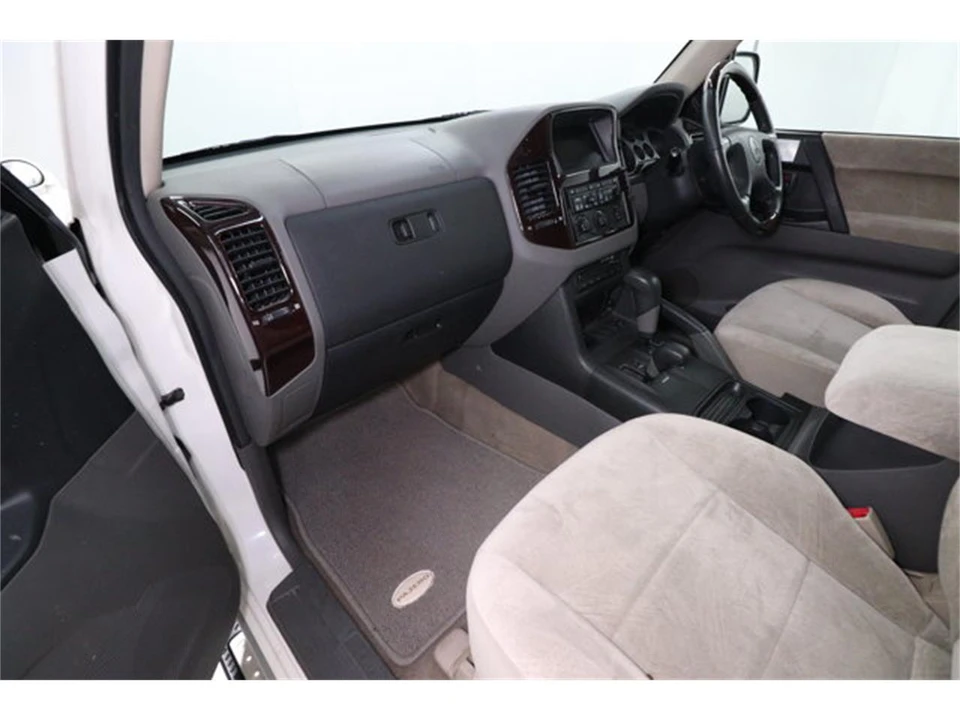 2000 Mitsubishi Pajero/Montero 3rd Gen - Image 16 of 31