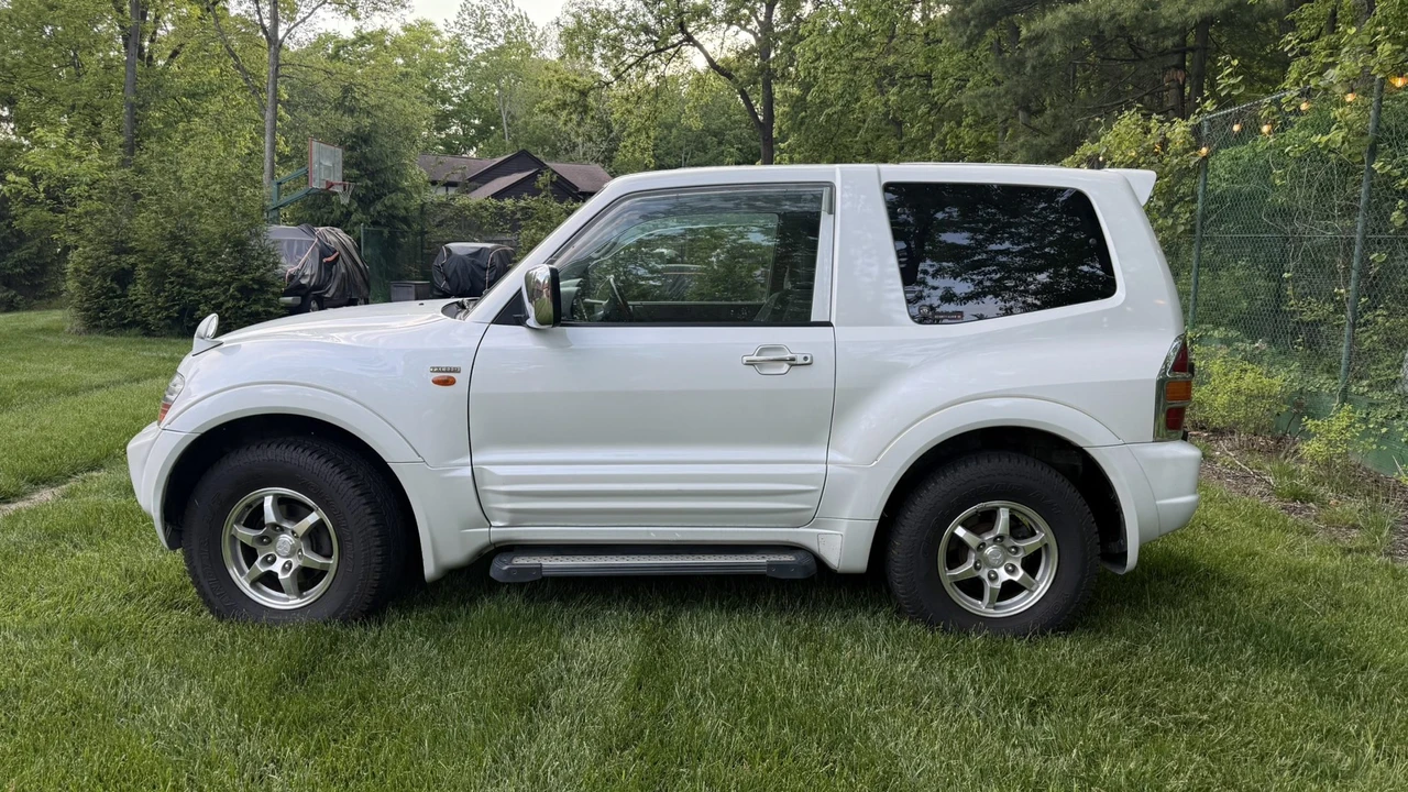 2000 Mitsubishi Pajero/Montero 3rd Gen - Image 13 of 31