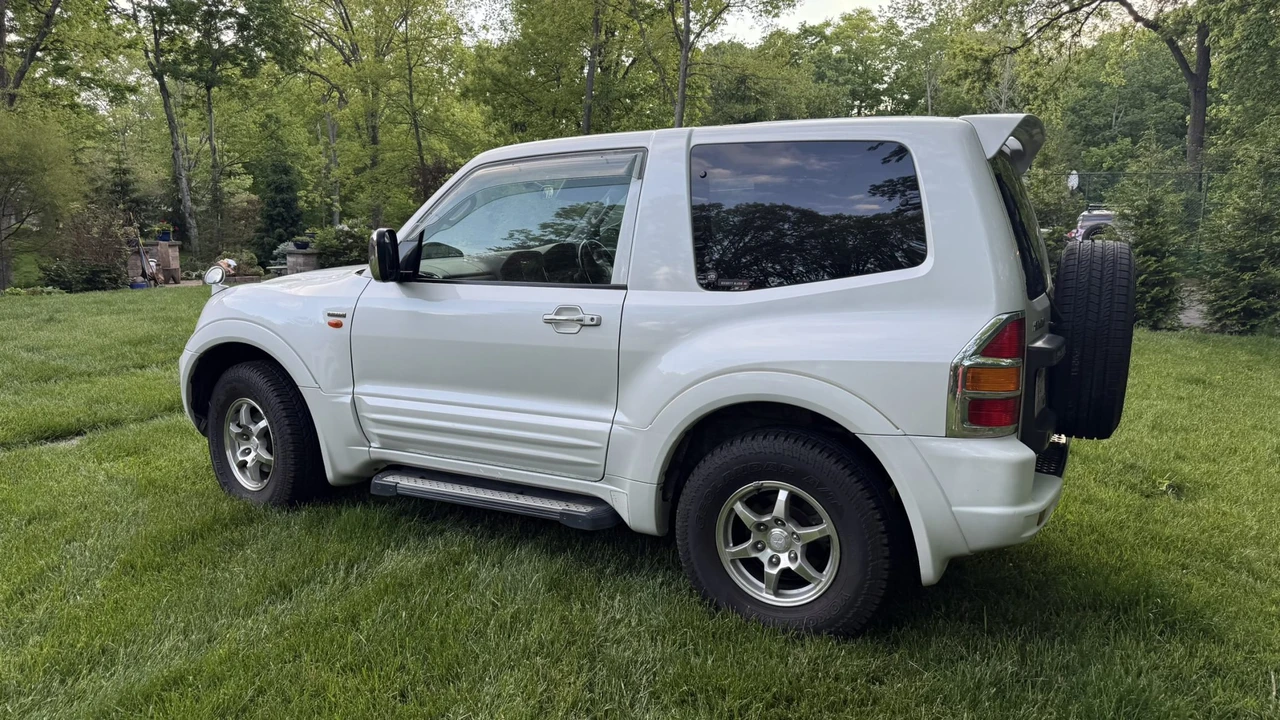 2000 Mitsubishi Pajero/Montero 3rd Gen - Image 14 of 31