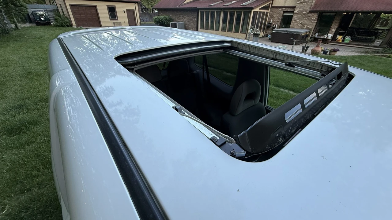 2000 Mitsubishi Pajero/Montero 3rd Gen - Image 29 of 31