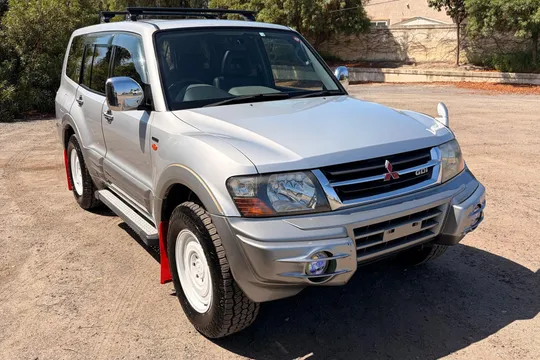 2000 Mitsubishi Pajero Exceed