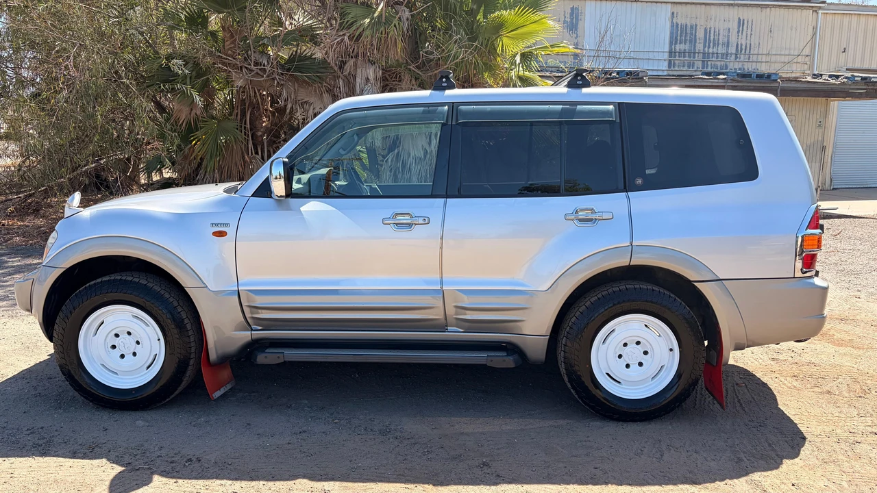 2000 Mitsubishi Pajero/Montero 3rd Gen - Image 8 of 31
