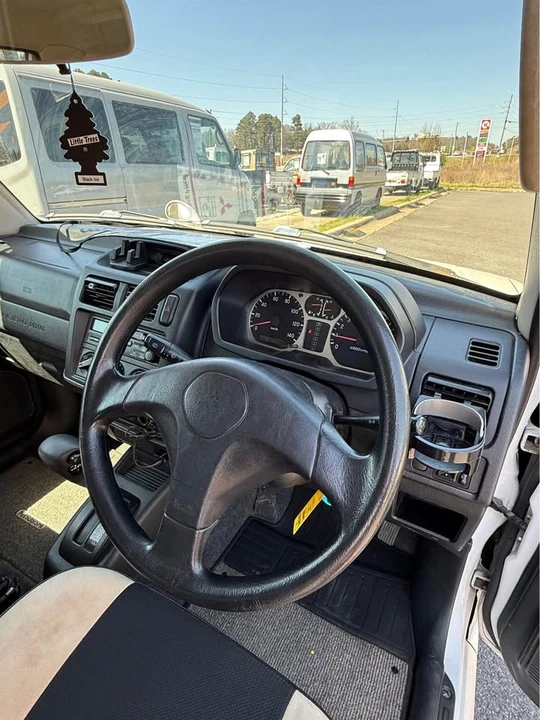 2000 Mitsubishi Pajero/Montero - Image 9 of 13