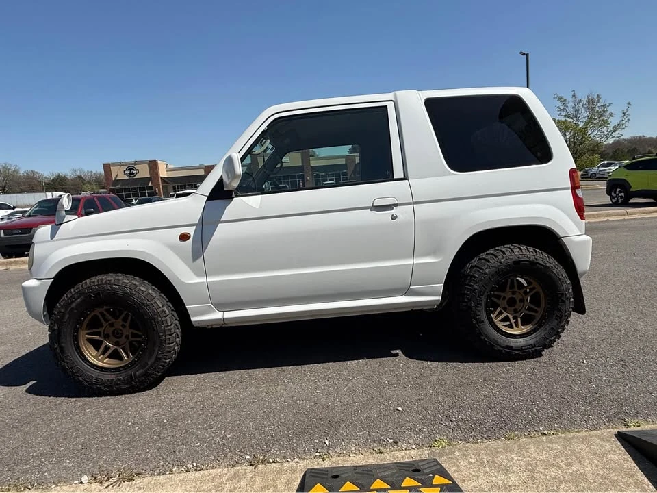 2000 Mitsubishi Pajero/Montero - Image 2 of 13
