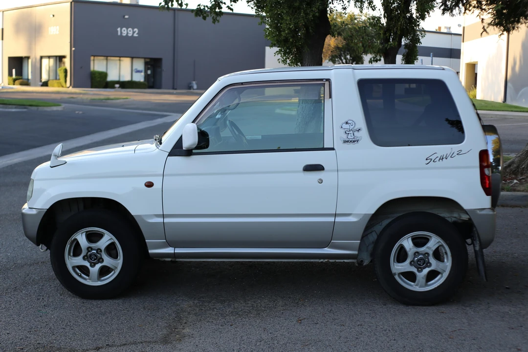 2000 Mitsubishi Pajero/Montero 3rd Gen - Image 3 of 4