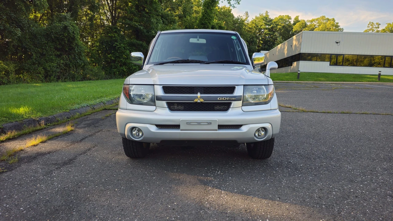 2000 Mitsubishi Pajero/Montero 3rd Gen - Image 2 of 31