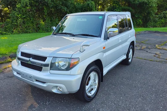 2000 Mitsubishi Pajero iO TR Sport Edition