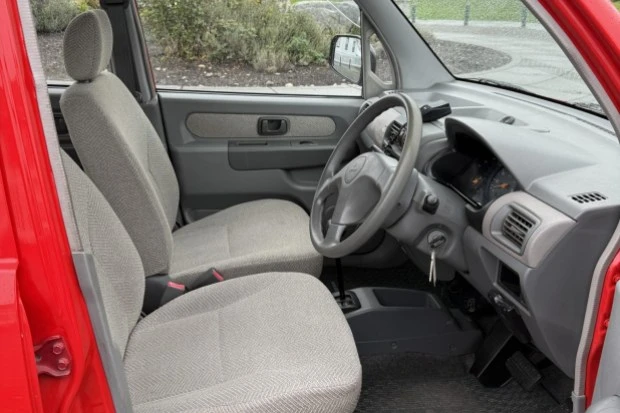 2000 Mitsubishi Toppo 2nd Gen - Image 4 of 8