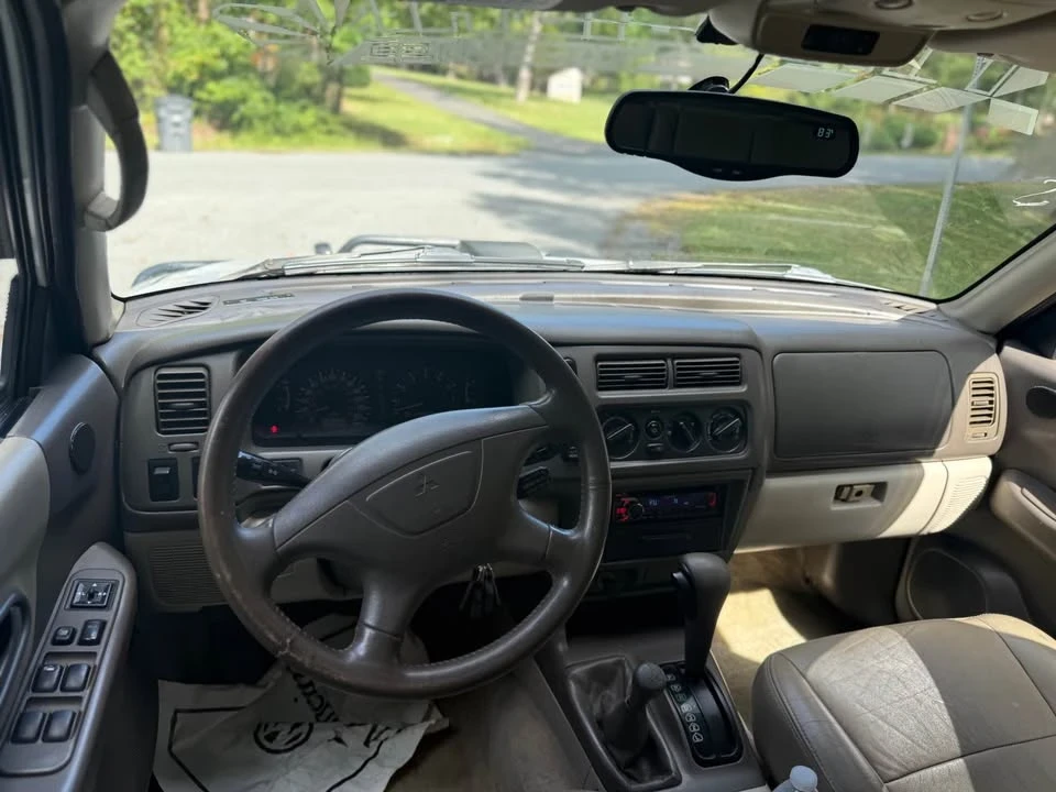 2000 Mitsubishi Pajero/Montero 3rd Gen - Image 7 of 8