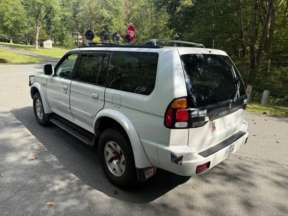 2000 Mitsubishi Pajero/Montero 3rd Gen - Image 4 of 8