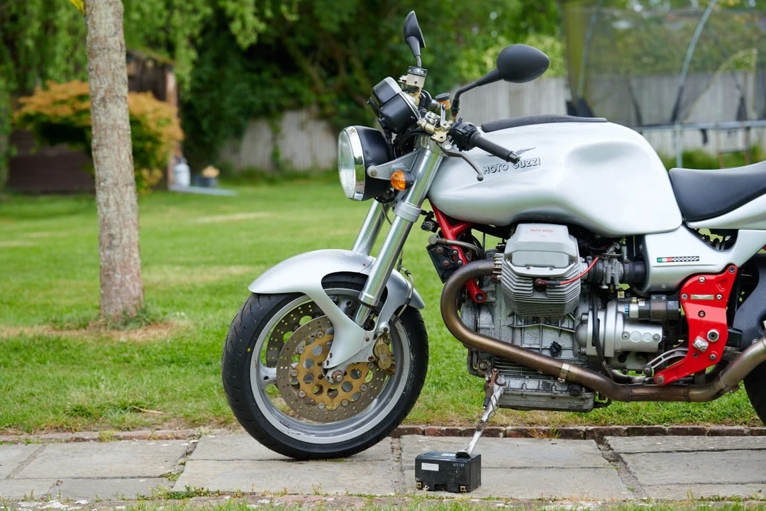 2000 Moto Guzzi - Image 9 of 30