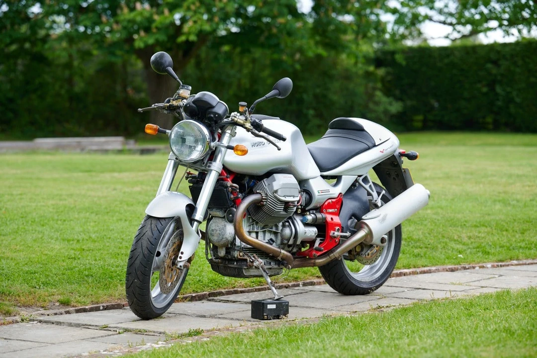 2000 Moto Guzzi - Image 3 of 30