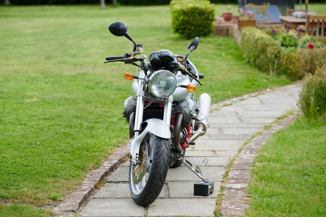 2000 Moto Guzzi - Image 2 of 31