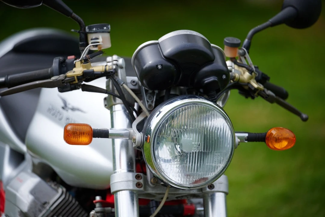 2000 Moto Guzzi - Image 14 of 31