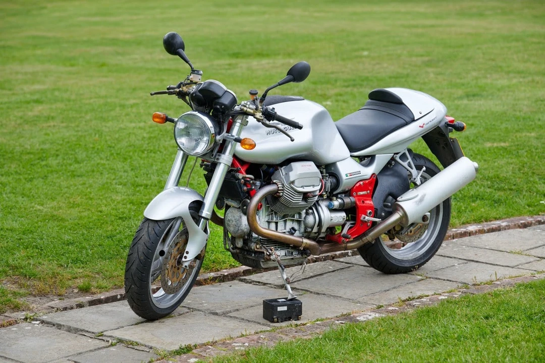 2000 Moto Guzzi - Image 17 of 31