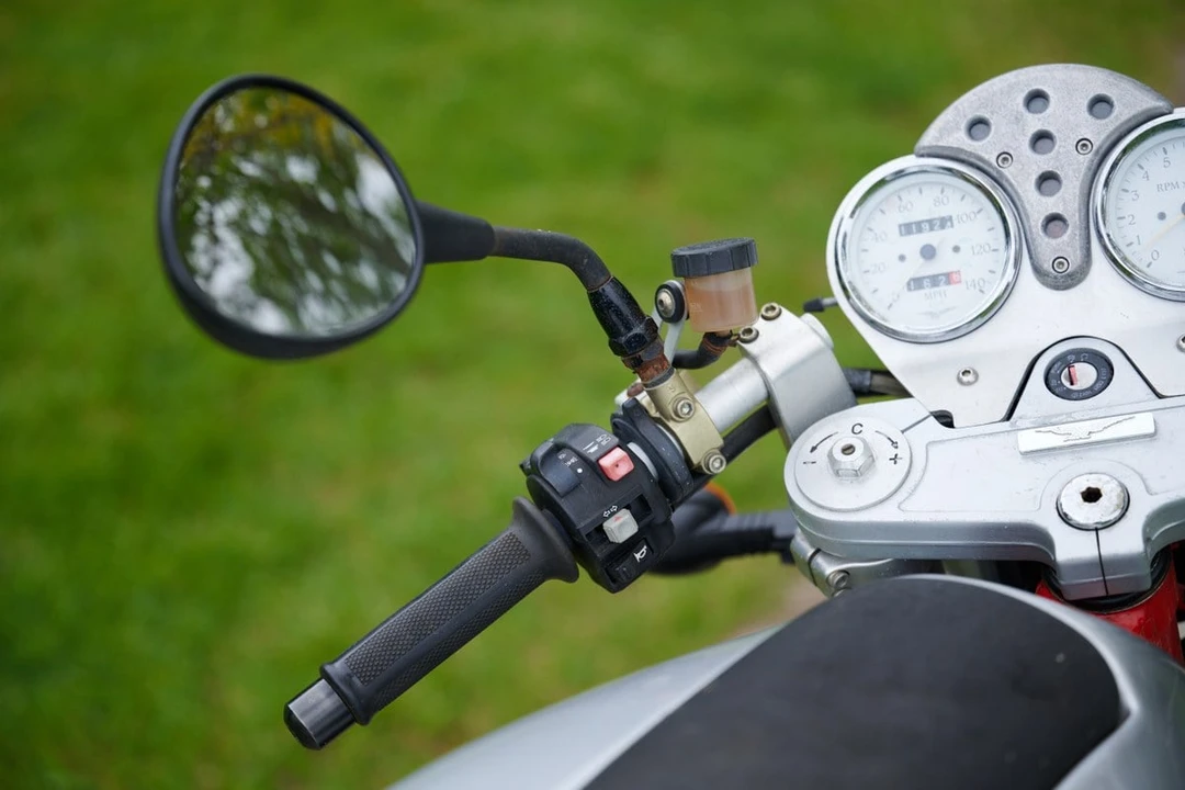 2000 Moto Guzzi - Image 12 of 31