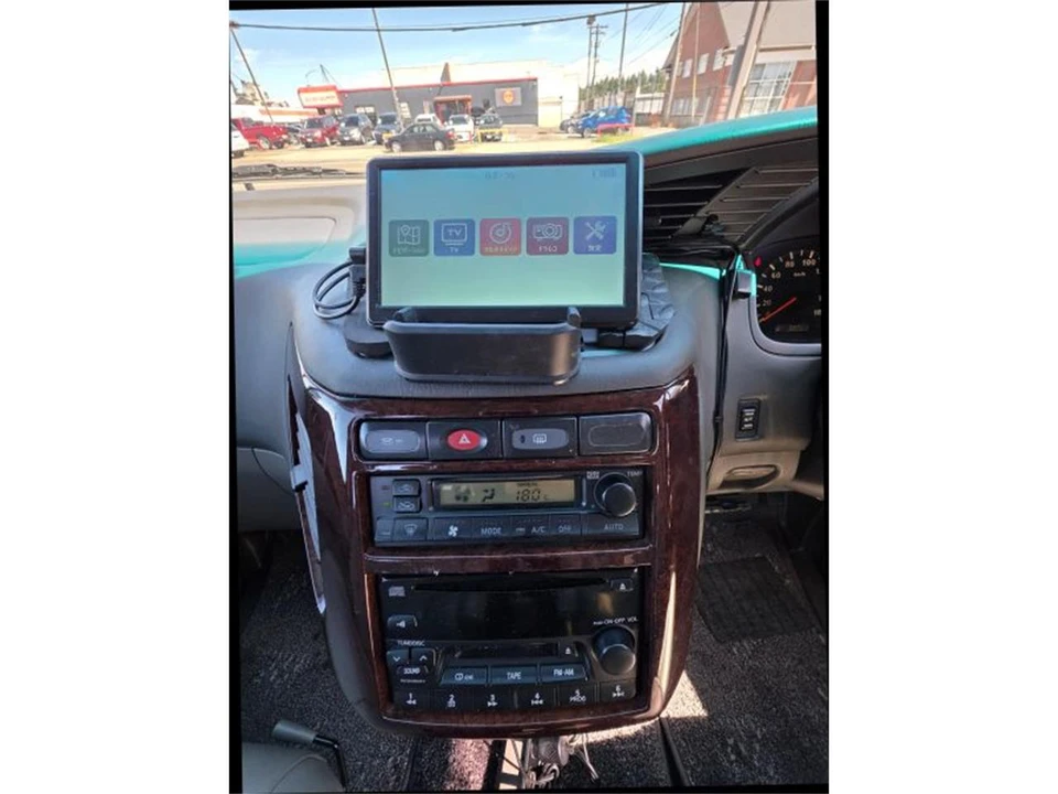 2000 Nissan Elgrand 1st Gen - Image 18 of 24
